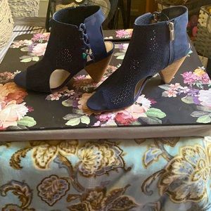 Navy blue open toe sandals